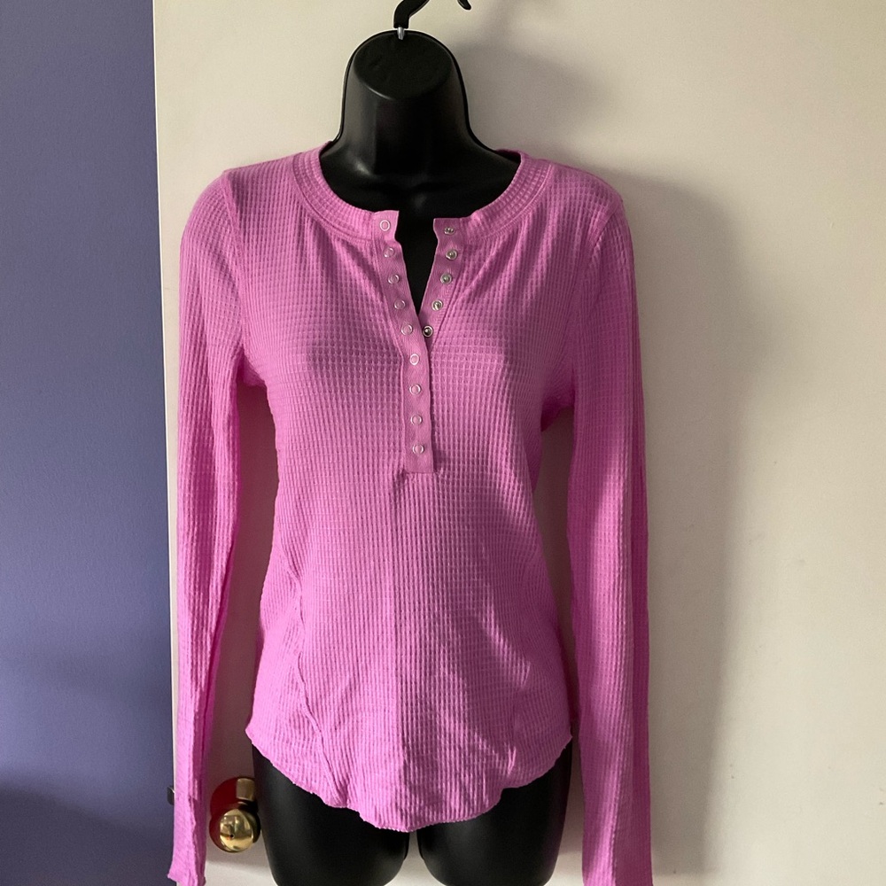 Zenana Outfitters Pink Fitted Long Sleeve Pullover.